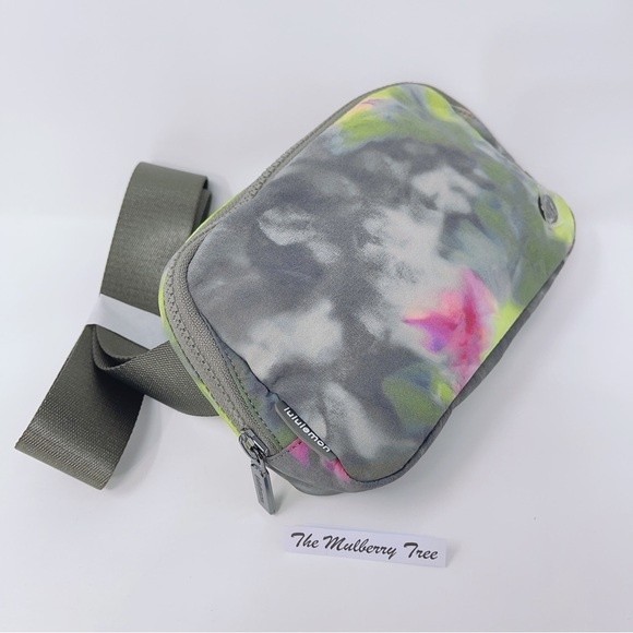 Lululemon Everywhere Belt Bag 1L Water Repellent NWT Fanny Pack Hyper Tie Dye - Picture 3 of 9